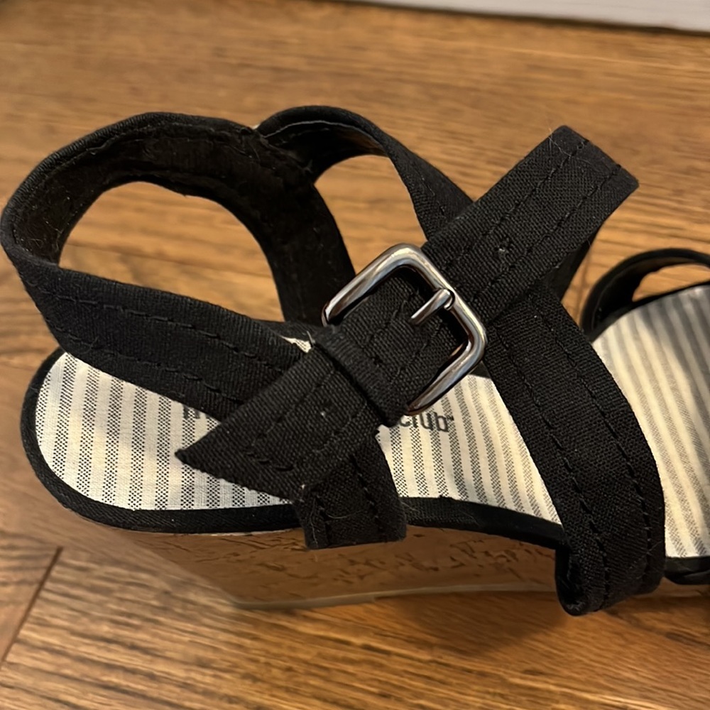 Black Wedges by Montego Bay Club - Picture 7 of 7